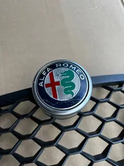Grille Alfa Romeo Stelvio OEM 156108638 Occasion