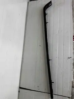 OEM 777606073R Türführung Rechts Mitte Primastar II