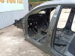 Pilar cuarto izquierdo Hyundai Tucson III OEM 12071/Wrakowisko