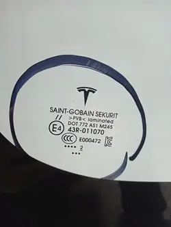 Tesla Model 3 framruta OEM 8104AGCCHIM uppvärmd