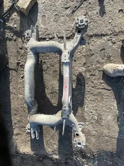 BMW Bakre balk OEM 6770827 för E60/E61