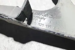 Fram vänster skärm fäste AUDI A5 8T0821135C