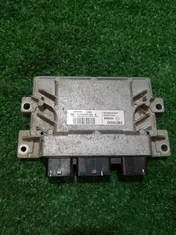 Calculateur Moteur OEM 8200522357 pour Renault Clio 3