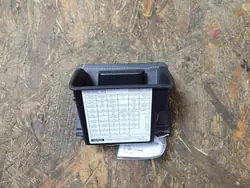 Isuzu D-Max sulakekotikansi OEM 8974924372