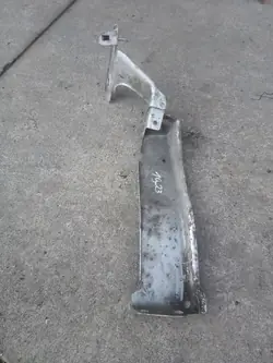 Höger fram skärmstöd AUDI A4 B8 8K0821136B