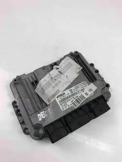 Moottorin ohjausyksikkö ECU Citroën C4 I (LC_) 0281013868