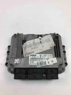 Unidade de Controle do Motor ECU Citroën C4 I (LC_) 0281013868