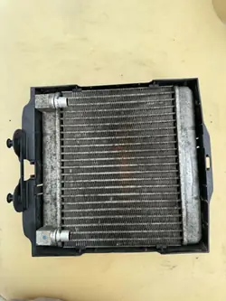 BMW 7 F01 F02 Motoroljekylare 17217572542 OEM