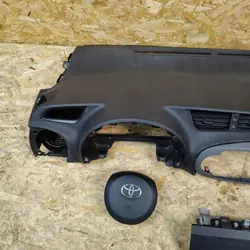 Toyota Yaris III instrumentpanel OEM AZF2380 - Begagnad