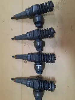 Iniettore 2.0 TDI VW Passat B5 FL 038130073BC