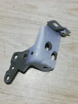 Voor linker spatbordbeugel OEM 26092286R Dacia Jogger