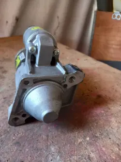 Motor de arranque Renault Clio V 1.5 DCI 233008887R