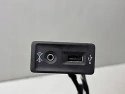 USB/AUX-pistorasia OEM 5G0035222H VW Passat B8:lle
