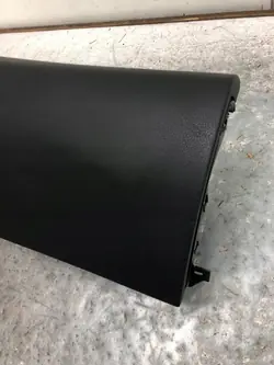Matkustajan hansikaslokero Mercedes W205 OEM A2056800091