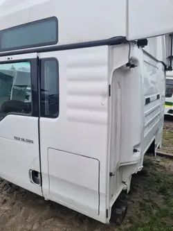 Panneau latéral gauche cabine MAN TGX XLX XXL Euro 6 OEM