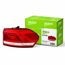 Lámpara trasera combinada Valeo 047046