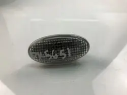 Vasen lokasuojavilkku OEM 0C01 Mazda 121 III:lle