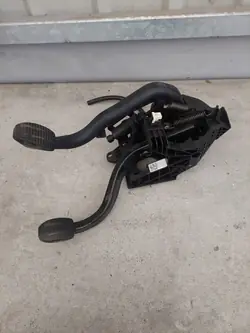 BMW 2 F46 F45 Pedalsatz OEM 6870847 - Gebraucht