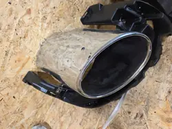 Audi RSQ8 Pakoputkenpäät OEM 4M8253825D 4M8253826D