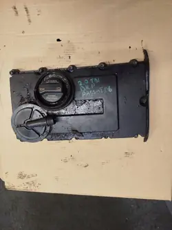 Venttiilikansi OEM 03G103475E VW Audi:lle - Käytetty