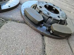 Disque et plaquettes frein arrière OEM B400 Opel Astra L