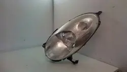 Vasen etuvalaisin Nissan Micra