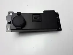 Enchufe USB Infiniti OEM 969181ME0A - Pieza Usada