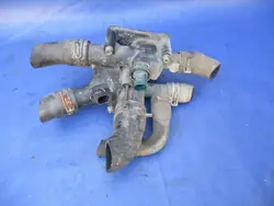 AUDI A3 8L 1.6 Carcasa de termostato 06A121513