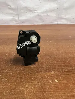Klappenmotor D3050 für Audi A4 8E2 B6 Diesel 2002