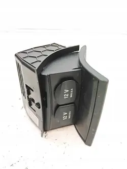 Mercedes-Benz S W221 12V Taka-istukka OEM A2218200009