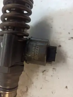 Injecteur AUDI A3 8P 2.0 TDI 03G130073BX