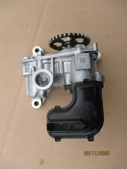 Pompe à huile Mazda d'occasion OEM 207112025 Mazda 3 III