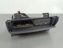 Maserati AUX-pistorasia OEM FOB38959 - Käytetty