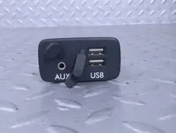 Prise USB Subaru OEM 86257FJ000 - Pièce d'occasion