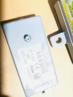 Mercedes antennförstärkarbas OEM A1718200089