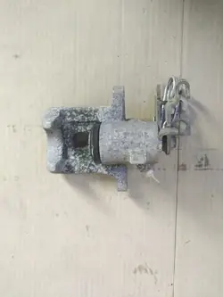 Linker Bremssattel VW Caddy III 11-15R OEM 2K0615423C