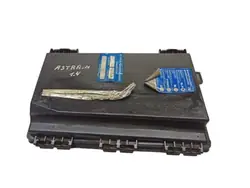 Caja de Fusibles Opel Astra H OEM 13206753 - Usado