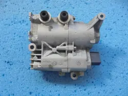 Mercedes vaihteistoöljypumppu OEM A2222700201 - Käytetty