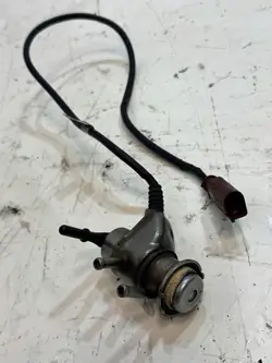 Käytetty AdBlue-suutin OEM 04L131113S Audi A4 B9:lle