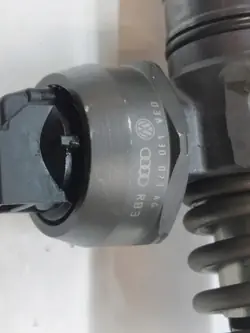 Pompe lave-glace OEM 038130073AG pour Skoda Fabia I TDI