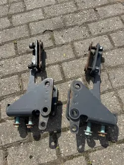 Mercedes Atego 3 E6 Ohjaamon Kääntösarana OEM A9673101263