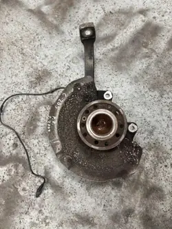 Moyeu de roue avant Mercedes-Benz C W205 OEM 2052100