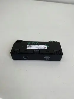 USB-portti OEM 4N1035736 Audi 3.0L Bensiini