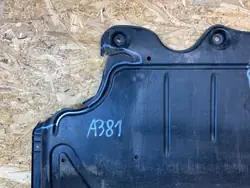 OEM 3Q0825236D Motorsköld - Begagnat skick