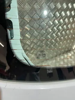 Vitre de hayon Audi Q2 OEM VW27806 - Arrière