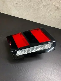 Luz trasera izquierda Peugeot 3008 II