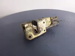 VW Caravelle T4 Främre Höger Lås 701837016D