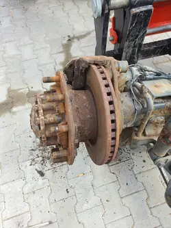 Iveco Stralis 450 Mozzo Posteriore Sinistro R22.5 10 Bulloni