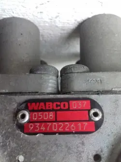 Válvula 4-vias Wabco OEM 9347022617 - Usada