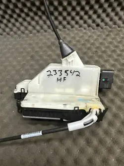 Fram Höger Dörrlås Peugeot 208 9688079980